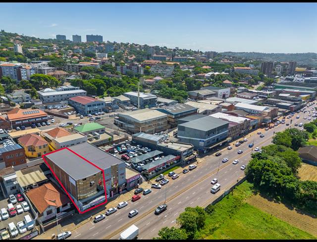 900M² BUILDING FOR SALE IN WINDERMERE